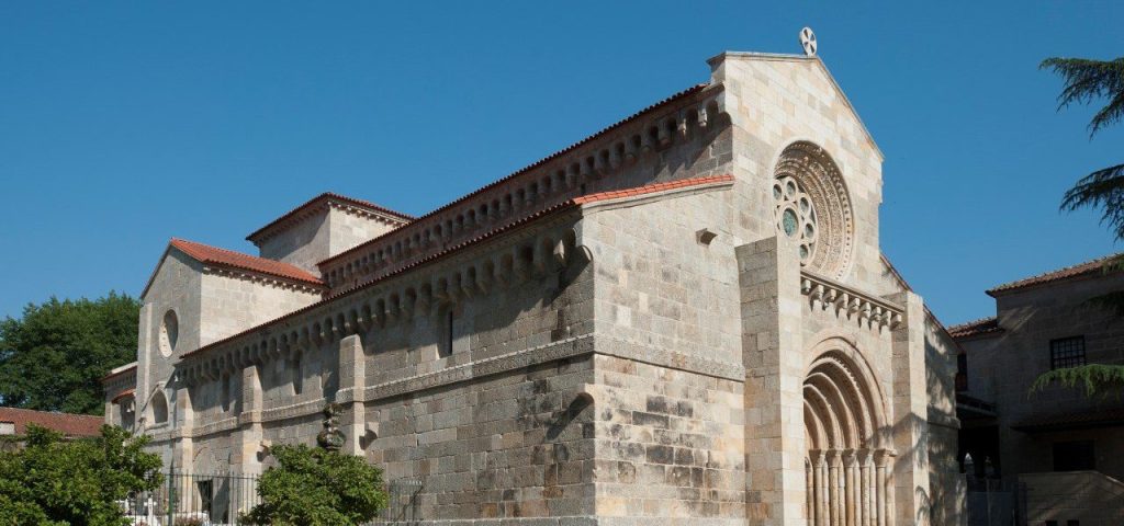 Poza-5_Rota-do-Romanico-_-Monatsery-of-the-Saviour-of-Paco-de-Sousa-1280x600-1.jpg